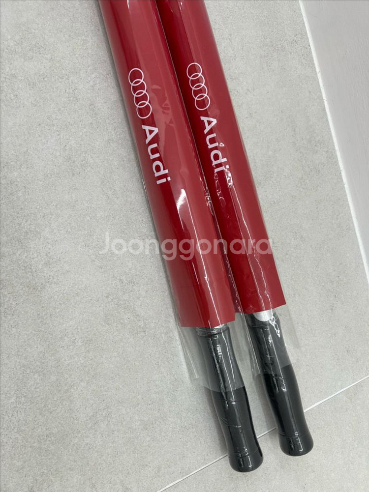 아우디 출고 장우산 레드 색상 팝니다.--1