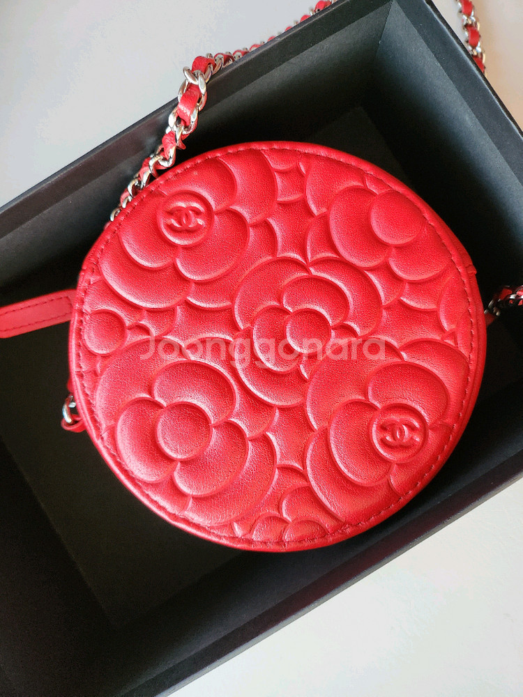 샤넬 캐멜리아 퀼팅 크로스백--5