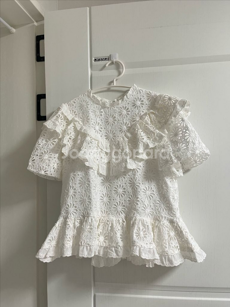 바이씨니 에밀리펀칭 블라우스--1