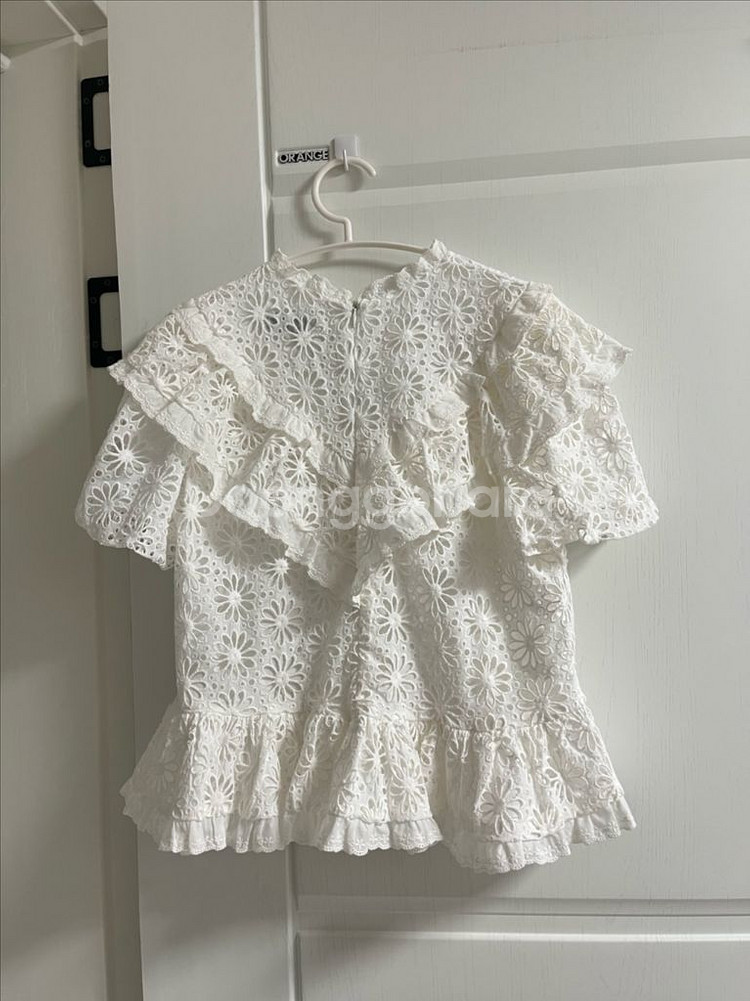 바이씨니 에밀리펀칭 블라우스--2