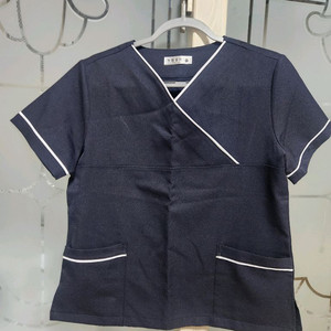 여성용 간호복 상의