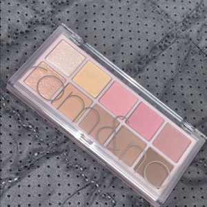 롬앤 피오니누드가든