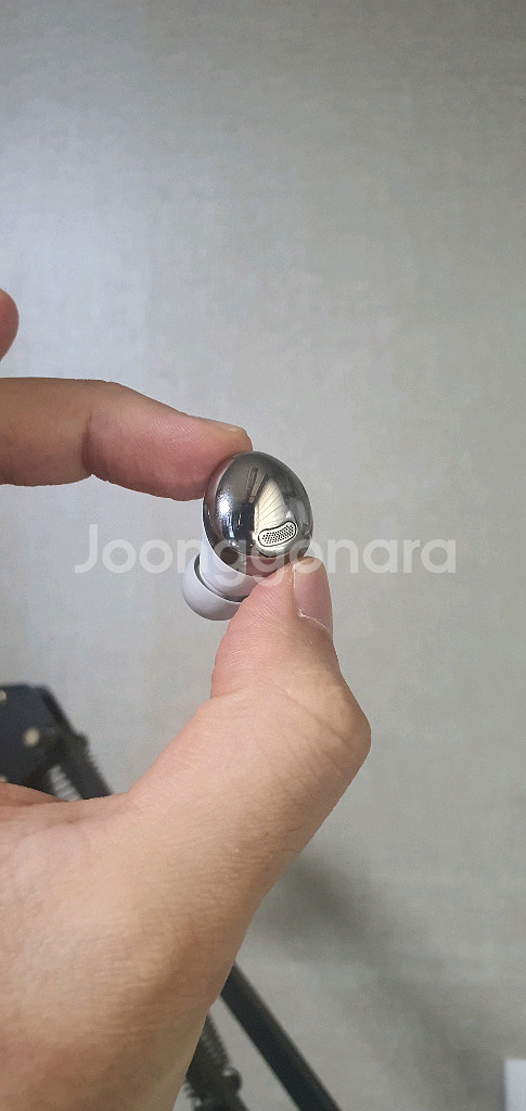 버즈 프로 실버 왼쪽,오른쪽 유닛 판매합니다--0