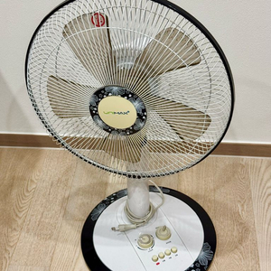 유니맥스 스탠드 선풍기. 높이조절 가능.