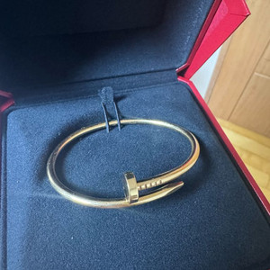 까르띠에 저스트 앵끌루 클래식 18호 옐골