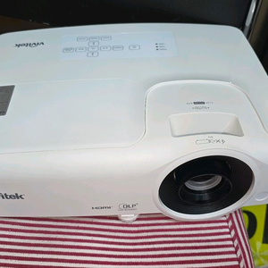 비비텍 빔 프로젝터 bx565 4000안시 판매합니다 스크린 드려요