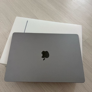 맥북에어 M2 15 8GB / 256GB / 스페이스그레이