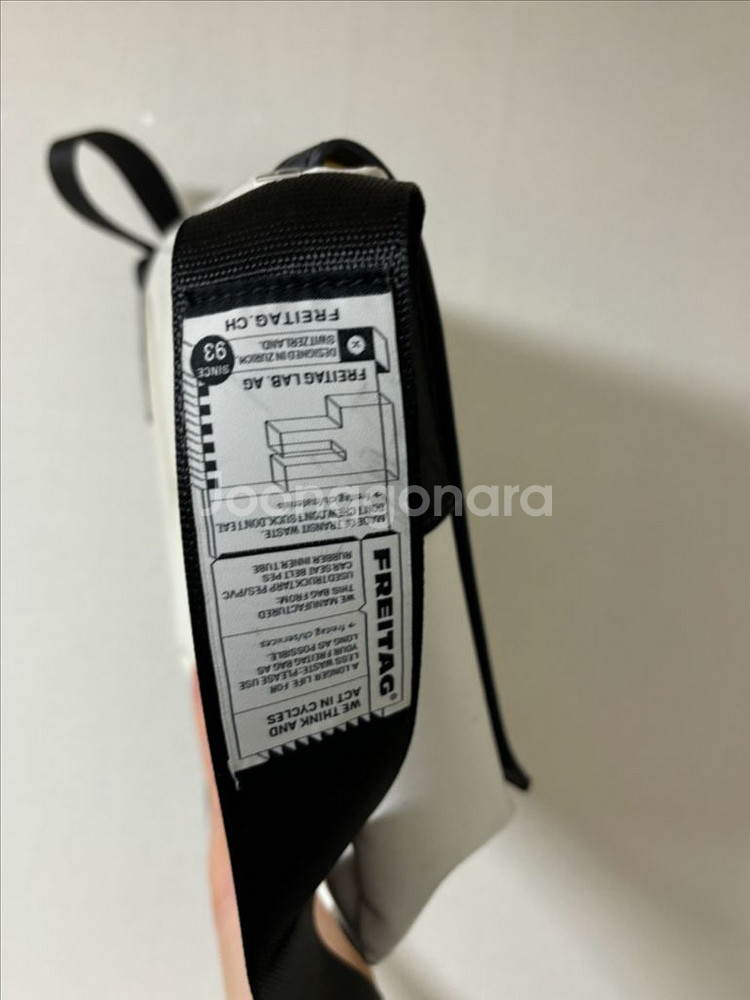 프라이탁 라씨 올화이트 택 미제거--3