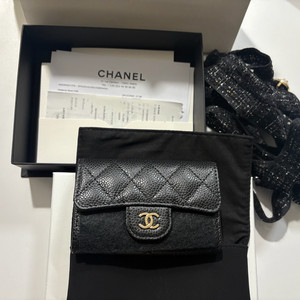 샤넬 클래식 카드 지갑 클똑 블랙 캐비어 새상품