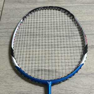 빅터 브레이브 소드 12 4U 배드민턴 라켓 채