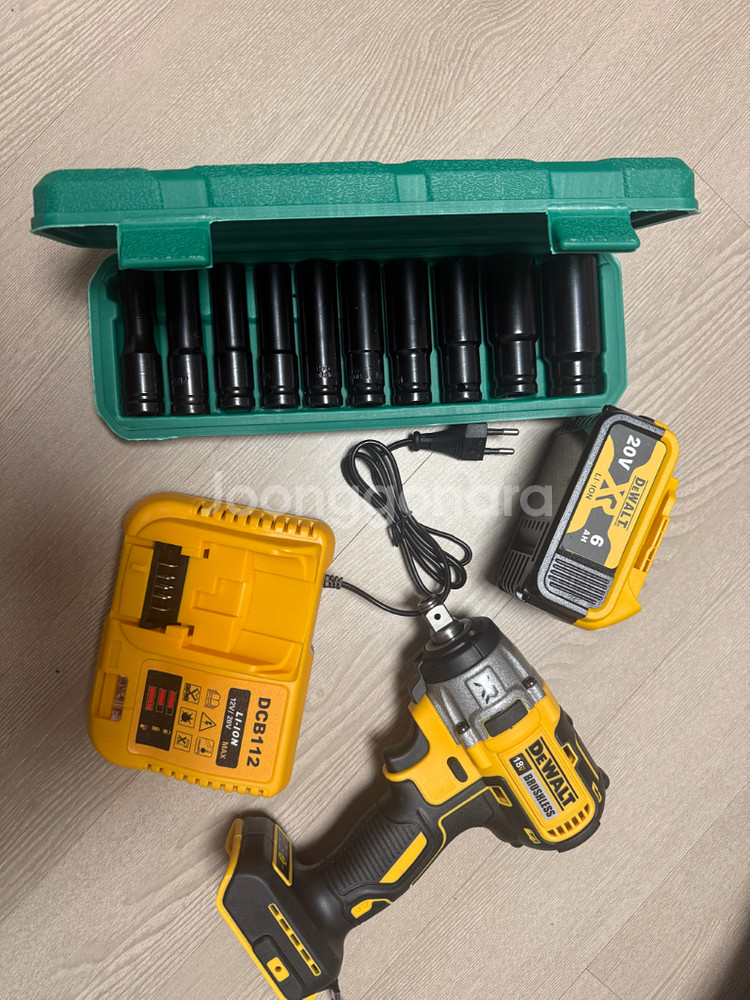 디월트 무선 임팩드릴 세트--0