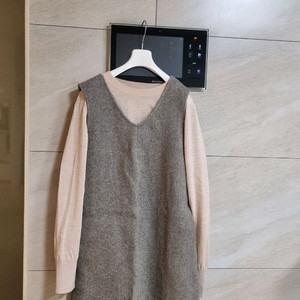 유메르 브이넥 해링본 원피스