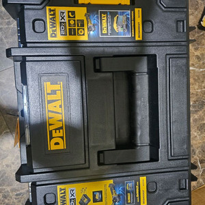 디월트 파워스택 그라인더셋 DCG405H2T 택포