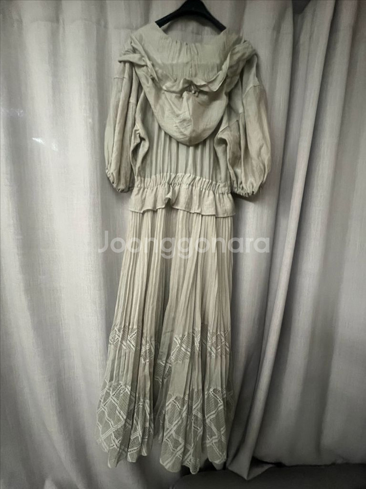 오브제 플리츠 후드 원피스--7