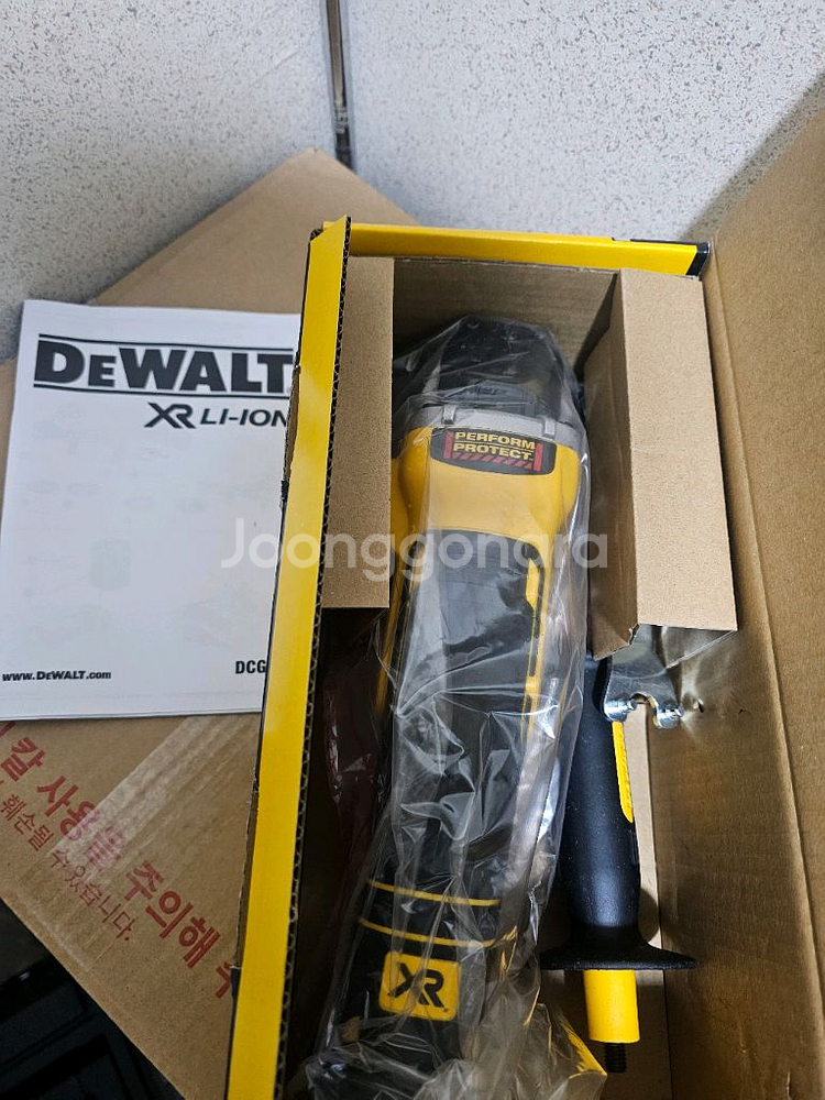 디월트 무선 그라인더 DCG405N 본체 택포--1