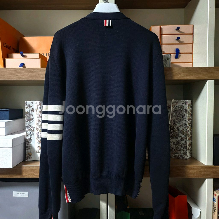 톰브라운 밀라노스티치 금장 가디건 2사이즈--1