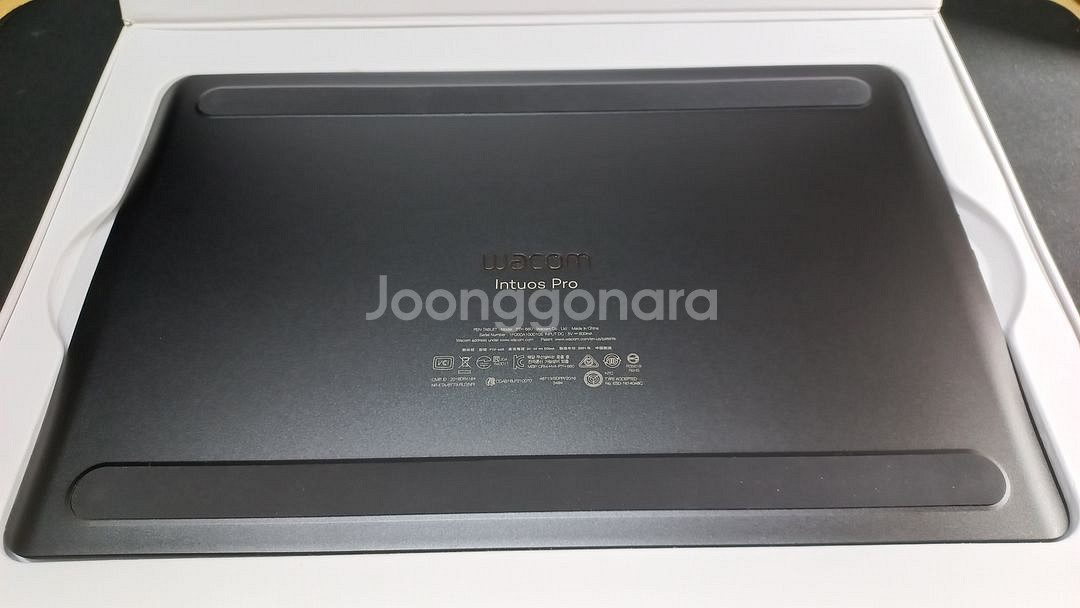 와콤 인튜어스 프로 PTH-660 판 타블렛 팝니다.--2