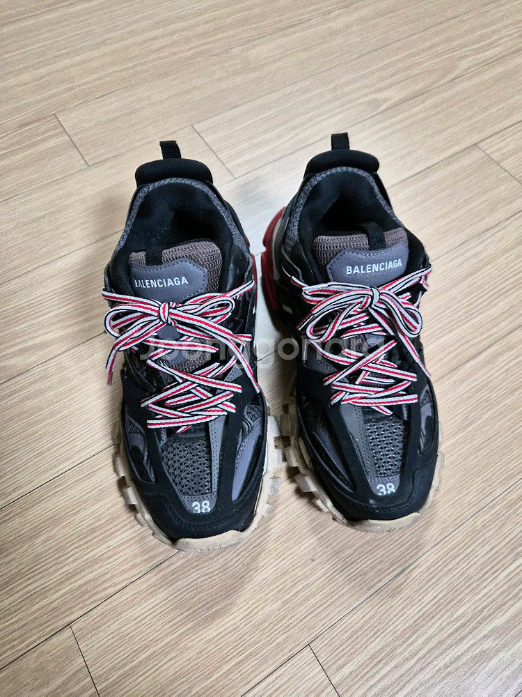 발렌시아가 트랙 스니커즈 38사이즈 250--0