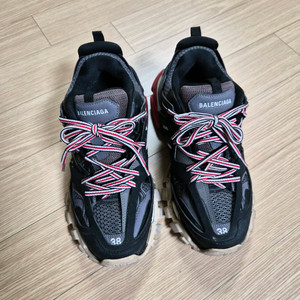 발렌시아가 트랙 스니커즈 38사이즈 250