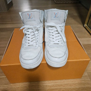 루이비통 하이탑 스니커즈