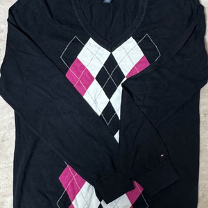 타미힐피거 여성 아가일 니트 V넥