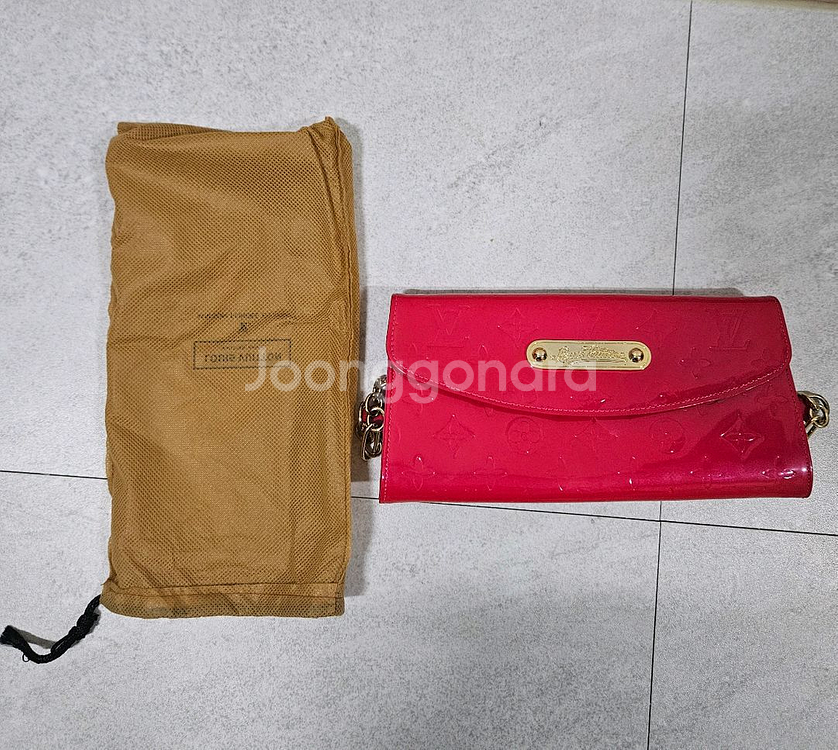 루이비통 미니숄더백--4