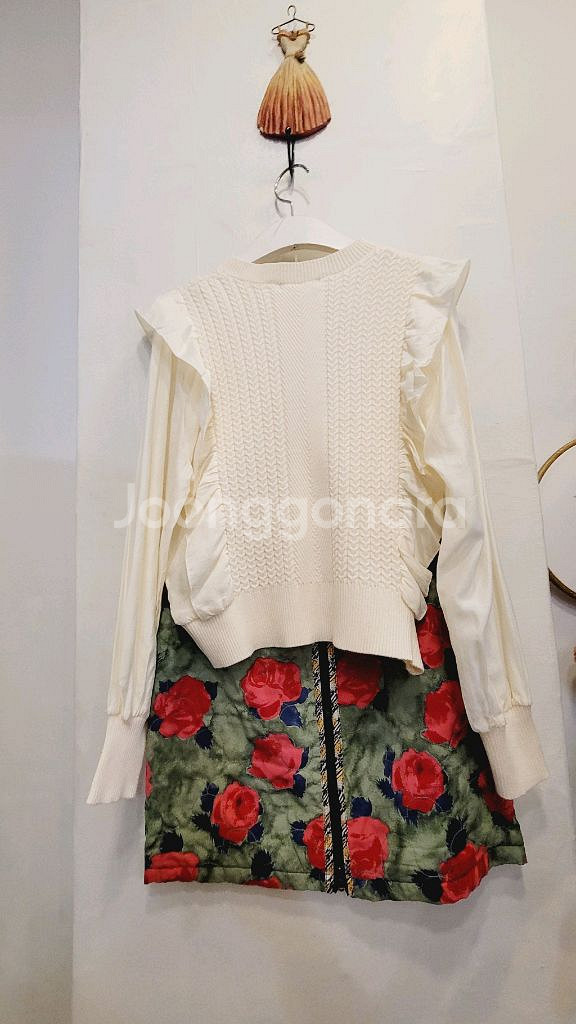 플리츠 니트 블라우스--10