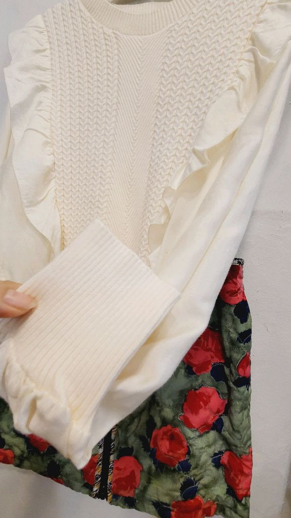 플리츠 니트 블라우스--11