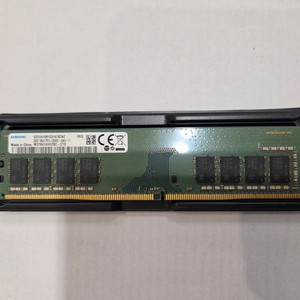삼성 DDR4-2666 8GB 메모리 단면
