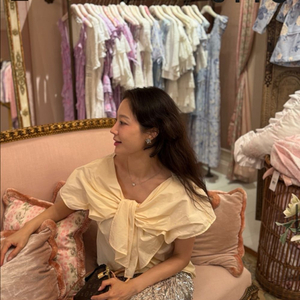 지요 달리아 에어리 블라우스