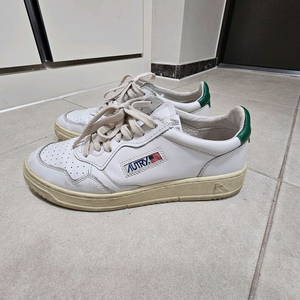 오트리 매달리스트 소가죽 43사이즈