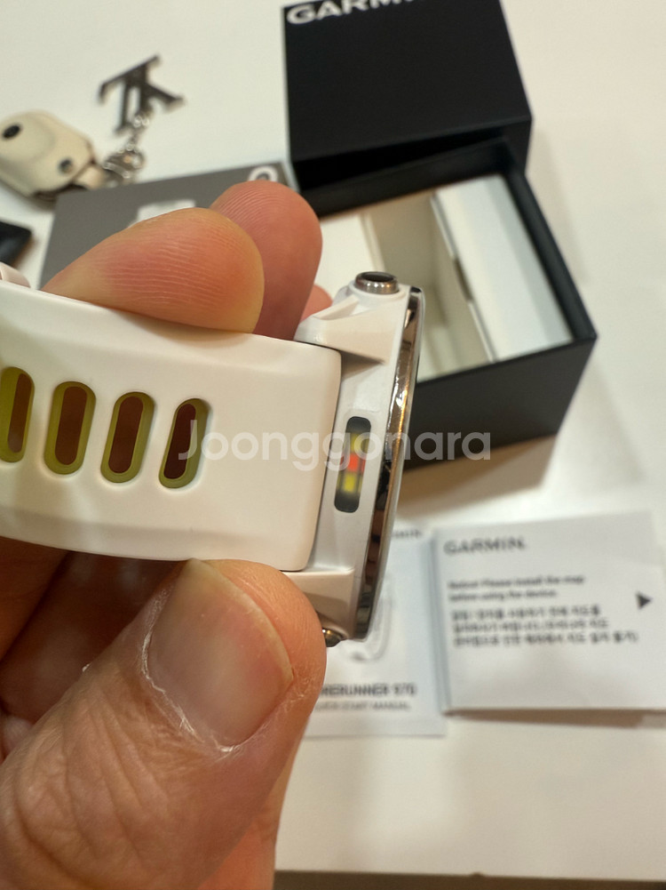 가민포러너 970 화이트--5