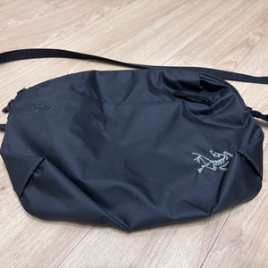 아크테릭스 힙색 가방 팝니다.