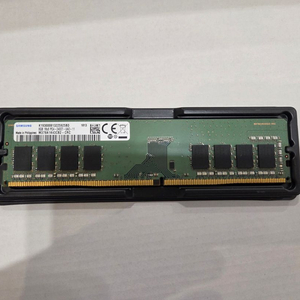 삼성 DDR4-2400 8GB 메모리 단면