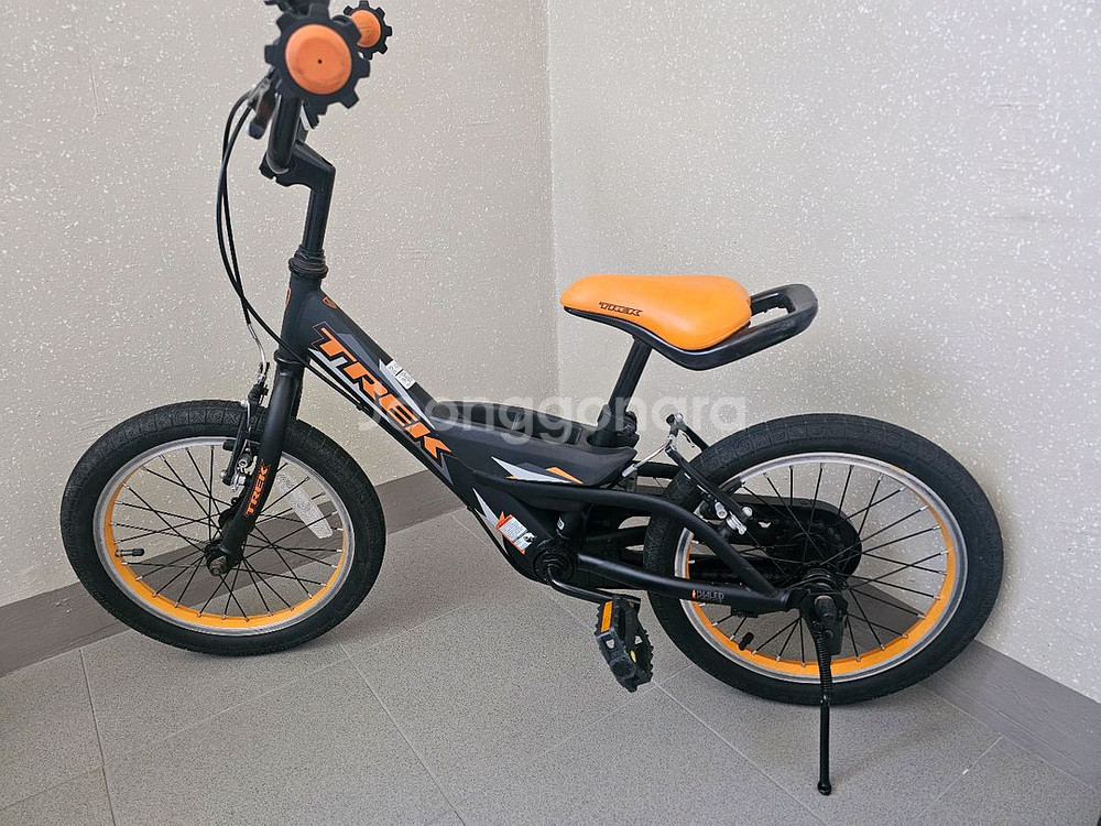 TREK JET 16인치 아동용 자전거+led 보조바퀴--1