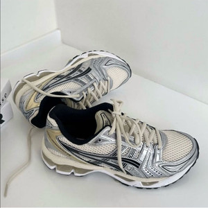 아식스 젤카야노14 버치 퓨어 실버 새상품 230