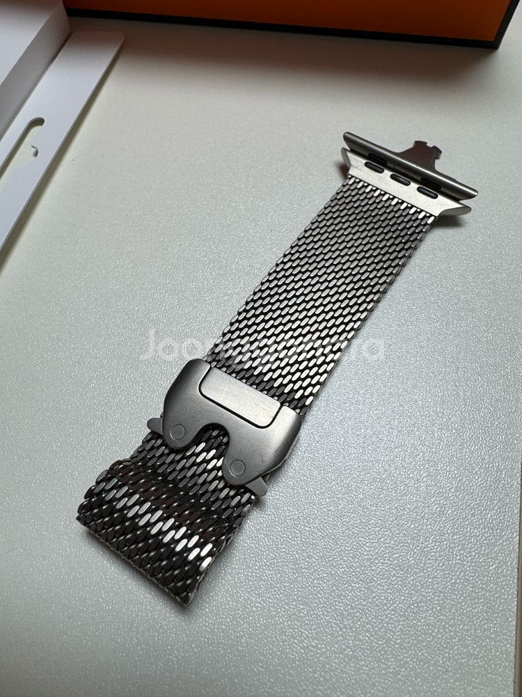 애플워치 티타늄 밀레니즈 루프 네츄럴 49mm m사이즈 판매합니다.--1