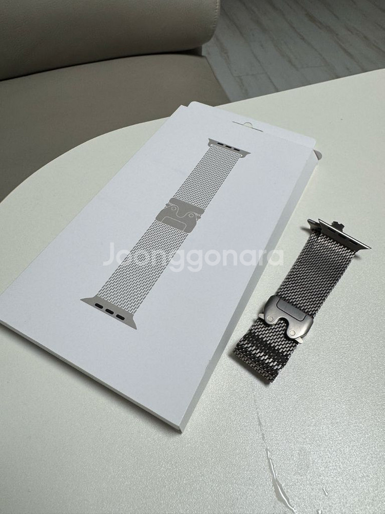 애플워치 티타늄 밀레니즈 루프 네츄럴 49mm m사이즈 판매합니다.--0