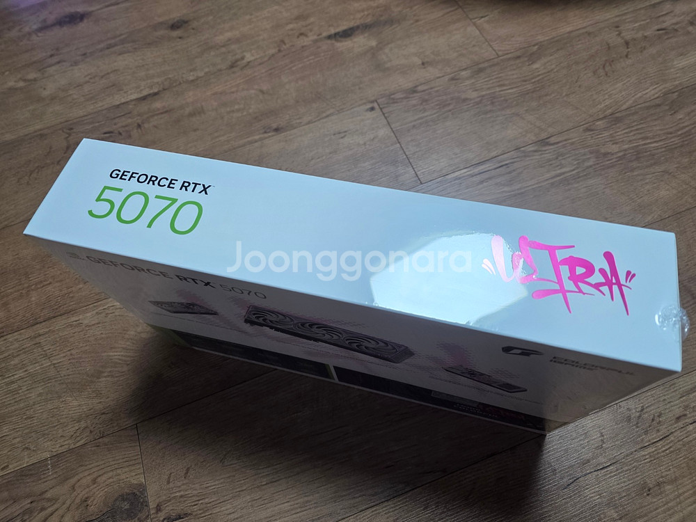 Colorful igame 지포스 RTX 5070 ULTRA OC White D7 12GB 새상품 팝니다--1