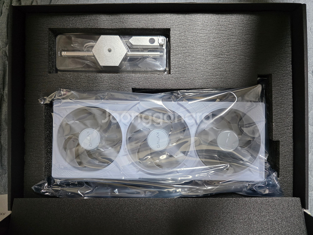 갤럭시 RTX 5080 WHITE--1