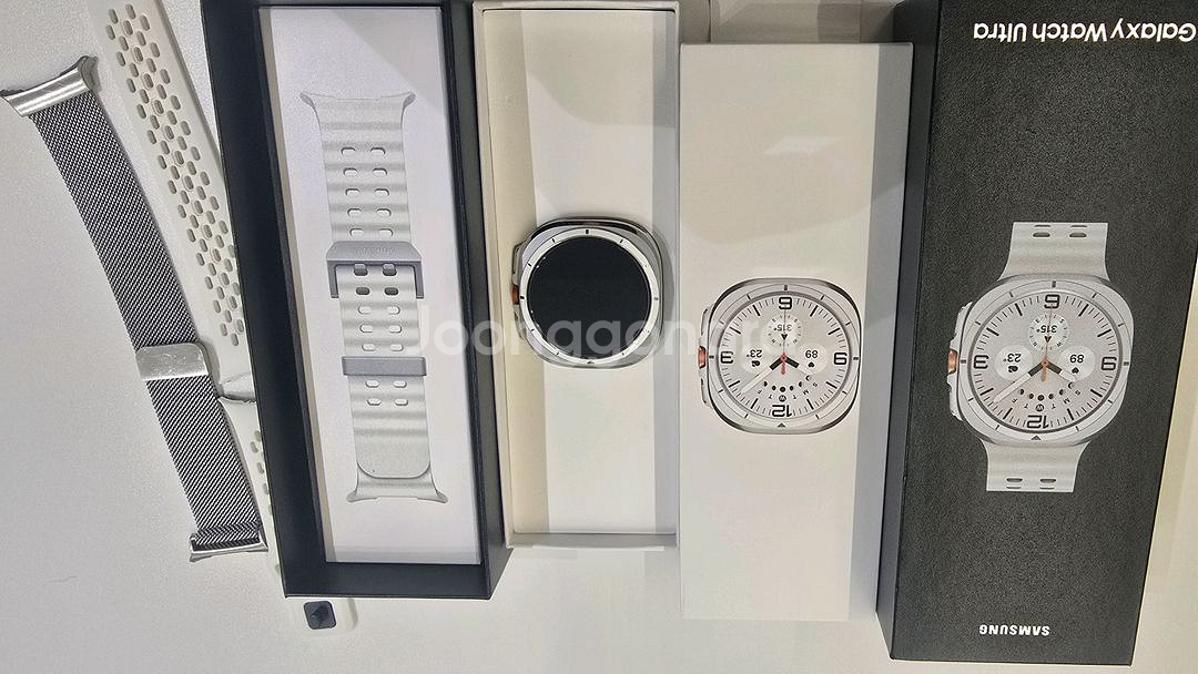 갤럭시 워치 울트라 화이트 풀박스 자급제 S급 +스트랩2개--1