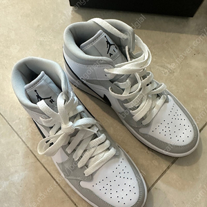 나이키 .조던 1 미드 그레이포그 새상품 이미지