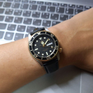 카시오 다이버워치 흑금 서브마리너