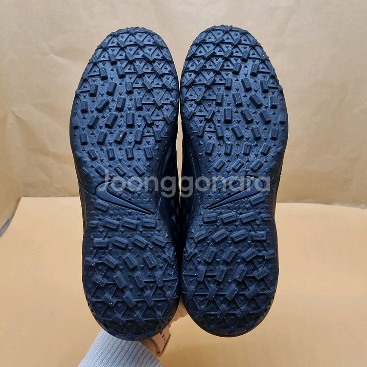 나이키 티엠포 레전드8 풋살화255.--2