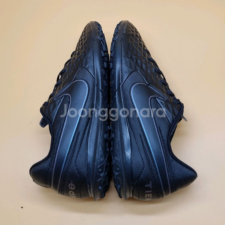 나이키 티엠포 레전드8 풋살화255.--4