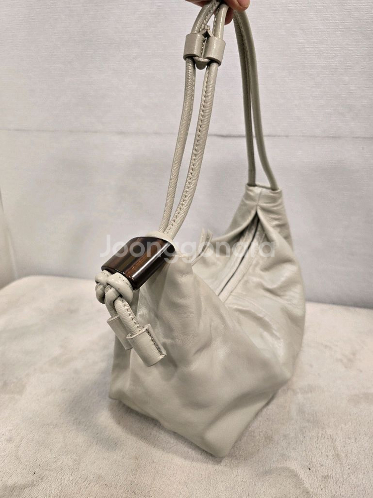 아카이브앱크 릿지 셔링 가죽 숄더백 슈가글로우--4