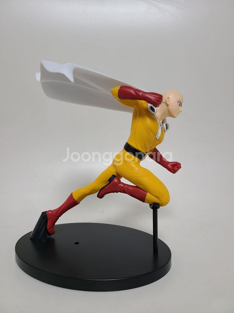 원펀맨 사이타마 피규어--1