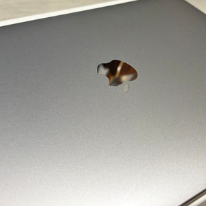 맥북 프로 M2 13인치 16GB / 256GB 실버 + 매직 마우스 일괄판매 (배터리 최대치)