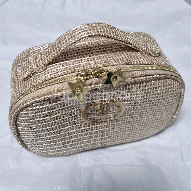 [새상품] 디올 뷰티 홀리데이 파우치(2025)--1