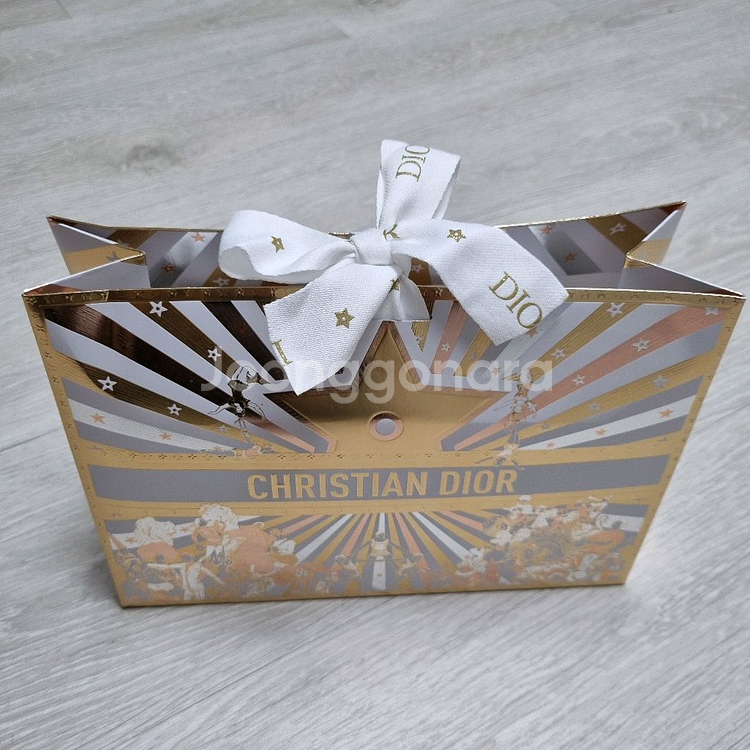 [새상품] 디올 뷰티 홀리데이 파우치(2025)--6